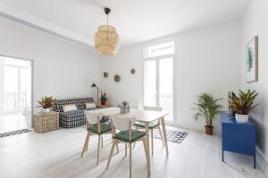 Appartements Sunny Relaxing Apartement : photos des chambres