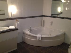 Family Suite with Sea View room in Royal Court Hotel