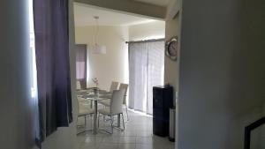 villa serena 4 Beds, 2 Bath