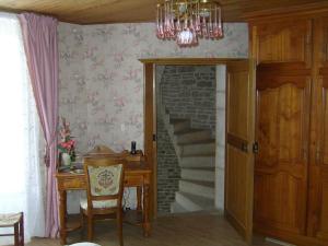 B&B / Chambres d'hotes Le Puits Fortifie : Chambre Double avec Salle de Bains Privative