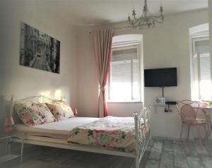 Main Square Apartments with sea view