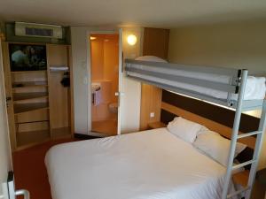 Hotels Premiere Classe Amiens Est - Glisy : Chambre Triple (1 Lit Double et 1 Lit Simple)