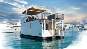 Коттедж Floating House Adela Порторож Словения