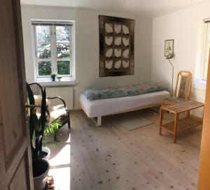 Single Room with Shared Shower and Toilet room in Tranum Lys og Glas