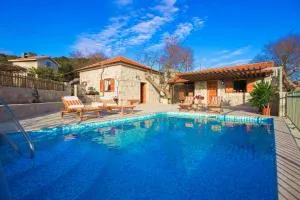 Beautifu stone Vila Krčina - Apatija