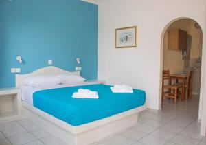 Sail Inn Studios & Apartments Santorini Greece