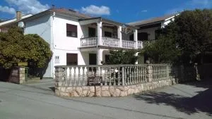 Ruža i Natalija - Karlobag