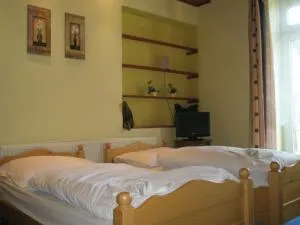 克苏尔膳食公寓酒店 - Český Brod