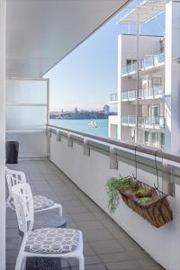 Large 1BR Apartment at the Waterfront