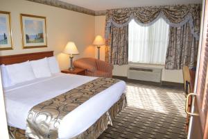 King Room - Non-Smoking room in Baymont by Wyndham Waterford/Burlington WI
