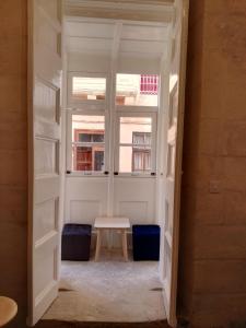 Zoe 1 by Vallettastay