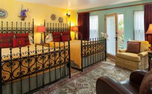 Queen Room with Two Queen Beds room in Four Kachinas B&B Inn