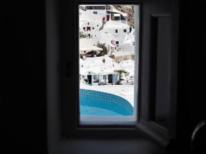 Aqua & Terra Traditional Cave Houses Santorini Greece