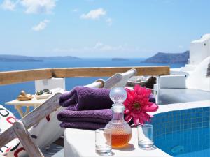 Aqua & Terra Traditional Cave Houses Santorini Greece