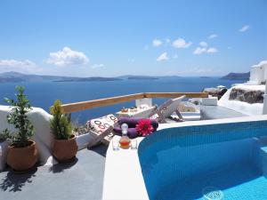 Aqua & Terra Traditional Cave Houses Santorini Greece