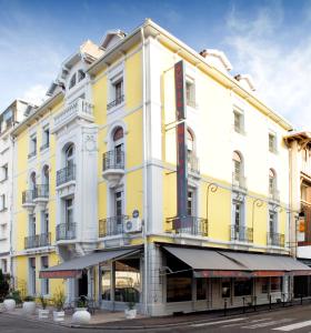 Majestic hotel, 
Lourdes, France.
The photo picture quality can be
variable. We apologize if the
quality is of an unacceptable
level.