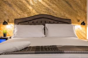 Triple Room with Bath room in Navona Jacuzzi Rooms