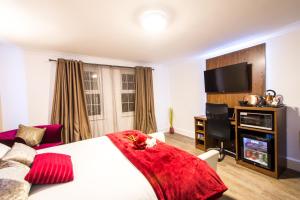 Standard Double Room room in Trivelles Gatwick