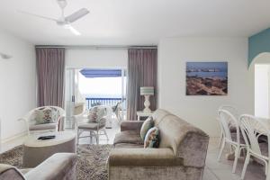 Santorini Akrotiri 28 (Family Only)