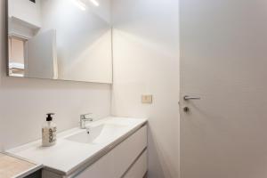 Raffaello Charming Apartment Near Duomo Square