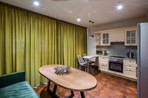 Romari apartment площа Ринок 18