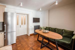 Romari apartment площа Ринок 18