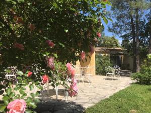 B&B / Chambres d'hotes Le Clos des Cigales : photos des chambres