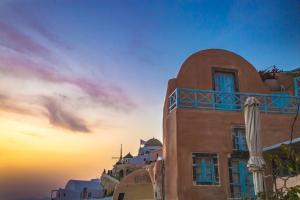 Kastro Oia Houses Santorini Greece