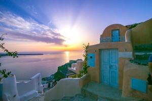 Kastro Oia Houses Santorini Greece