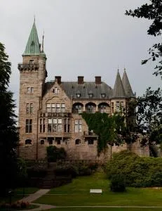 特里博格斯洛特酒店 - Tävelsås