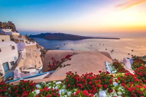 Kastro Oia Houses Santorini Greece