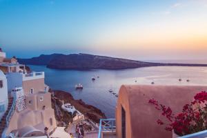 Kastro Oia Houses Santorini Greece