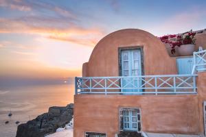 Kastro Oia Houses Santorini Greece