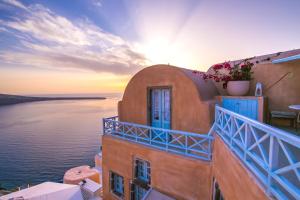 Kastro Oia Houses Santorini Greece