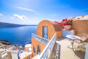 Kastro Oia Houses Santorini Greece