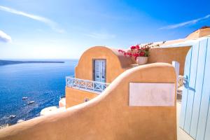 Kastro Oia Houses Santorini Greece