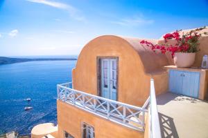 Kastro Oia Houses Santorini Greece