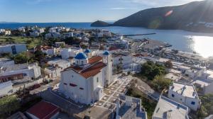 The Veranda of Gavrion-Exclusive, Centrally located with Seaview Andros Greece