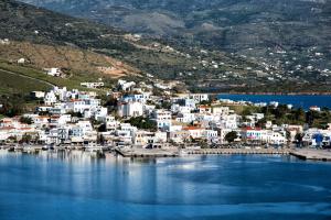 The Veranda of Gavrion-Exclusive, Centrally located with Seaview Andros Greece