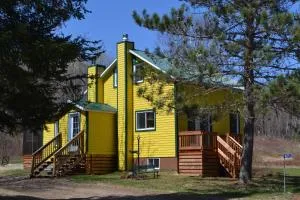 La Maison jaune de Chute-Saint-Philippe - Manouane