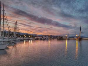 Bateaux-hotels stlocavoile Seuls a bord d un voilier ancre dans le golfe : photos des chambres