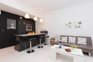 Nature 2 pièces 3 étoiles calme plein centre cannes 5 mn des plages et Palais - Канни