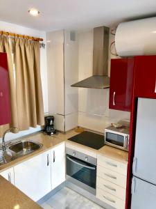 Three-Bedroom Apartment with Terrace and Garden View room in Apartamentos Las Rosas de Capistrano