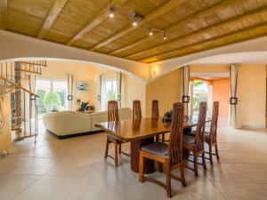 Villas Lush Villa in Pierrerue with Private Pool Centre Nearby : photos des chambres