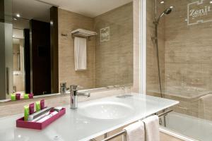 Triple Room room in Hotel Zenit Pamplona