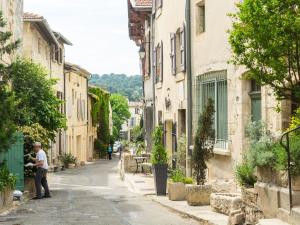 Maisons de vacances Colourful Holiday Home in Noves with Swimming Pool : photos des chambres