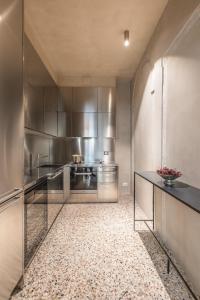 Exquisite pied-à-terre with balcony