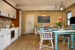J&V Luxury Suites