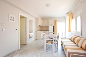 Superior One-Bedroom Apartment (4 Adults)