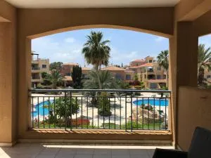 Limnaria Gardens - Modern 1 bed, Walk to Beach & Shops - Пафос